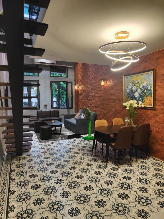 Boulevard Rollandes house – Hanoi
